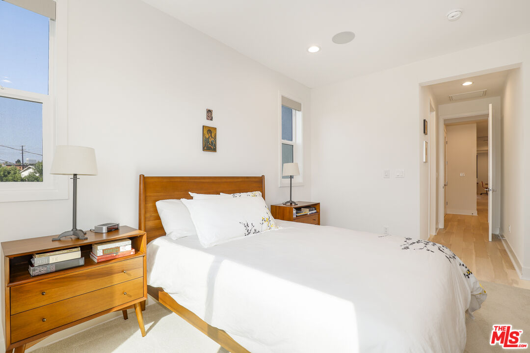 1741 South Marvin Avenue Los Angeles, CA 90019 - Photo 15 of 35