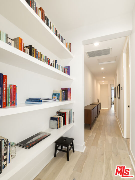 1741 South Marvin Avenue Los Angeles, CA 90019 - Photo 17 of 35