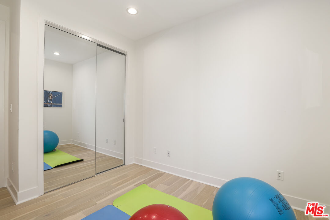 1741 South Marvin Avenue Los Angeles, CA 90019 - Photo 23 of 35