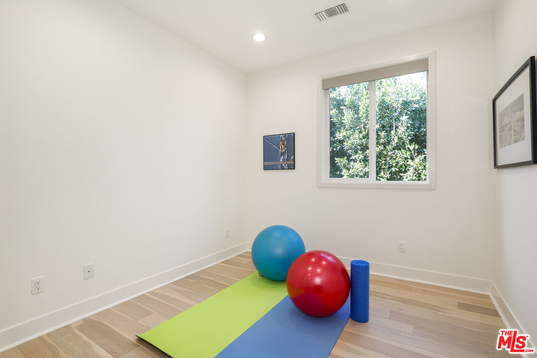 1741 South Marvin Avenue Los Angeles, CA 90019 - Photo 24 of 35