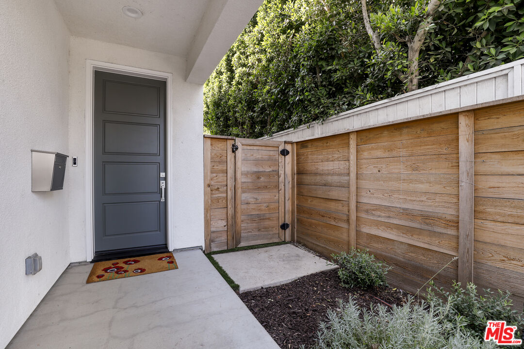 1741 South Marvin Avenue Los Angeles, CA 90019 - Photo 30 of 35