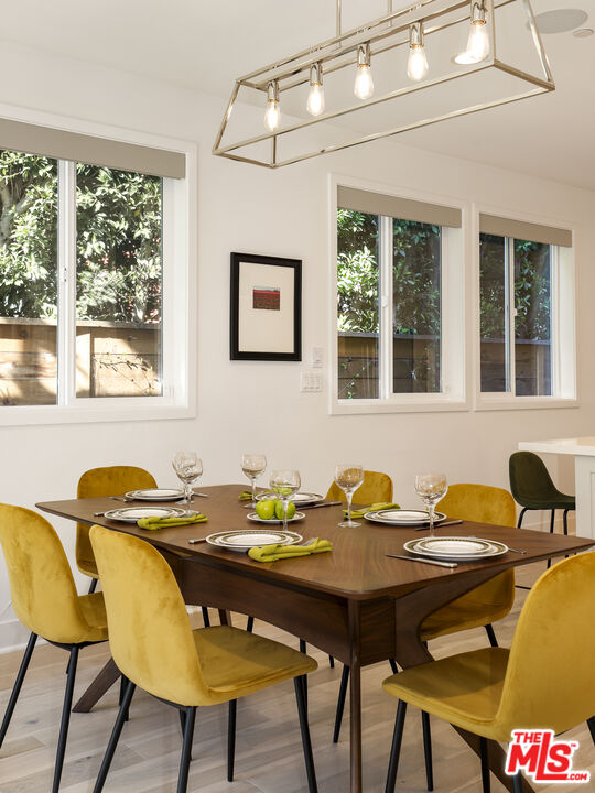 1741 South Marvin Avenue Los Angeles, CA 90019 - Photo 7 of 35