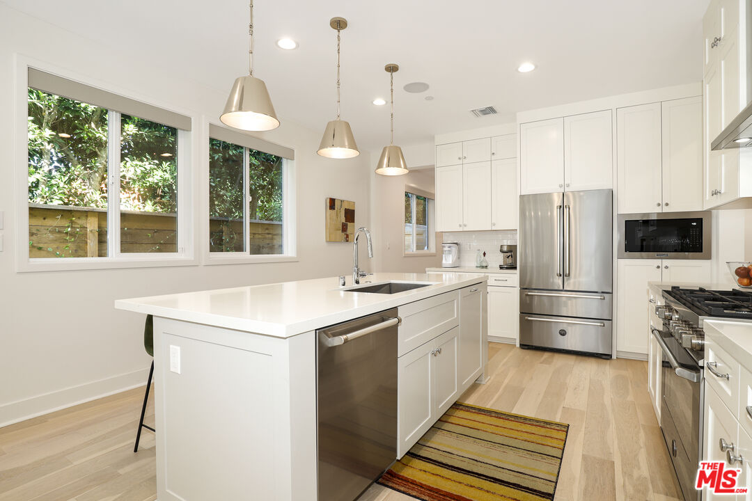 1741 South Marvin Avenue Los Angeles, CA 90019 - Photo 10 of 35