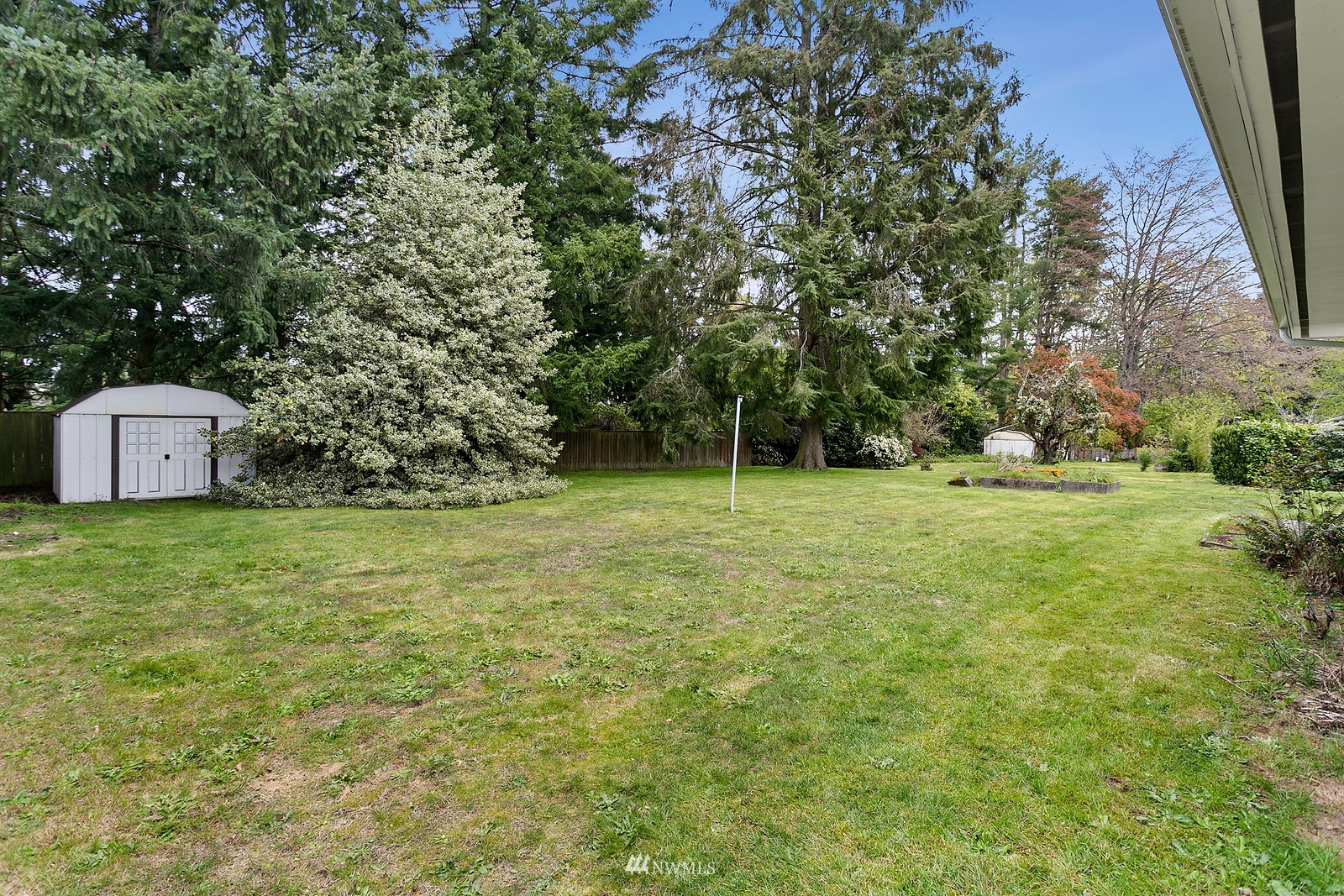 11420 Southeast 182nd Street Renton, WA 98055 - Photo 22 of 23 a view of a garden