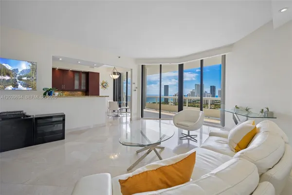 $5,500 | 20191 East Country Club Drive, Unit TS8, Aventura, FL 33180