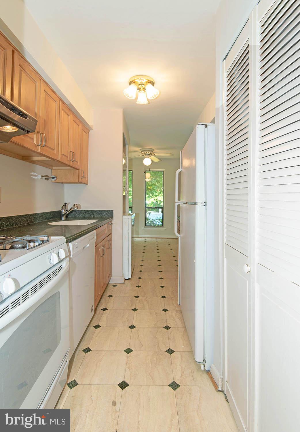 11204 Chestnut Grove Square, Unit 112043 Reston, VA 20190 - Photo 15 of 30