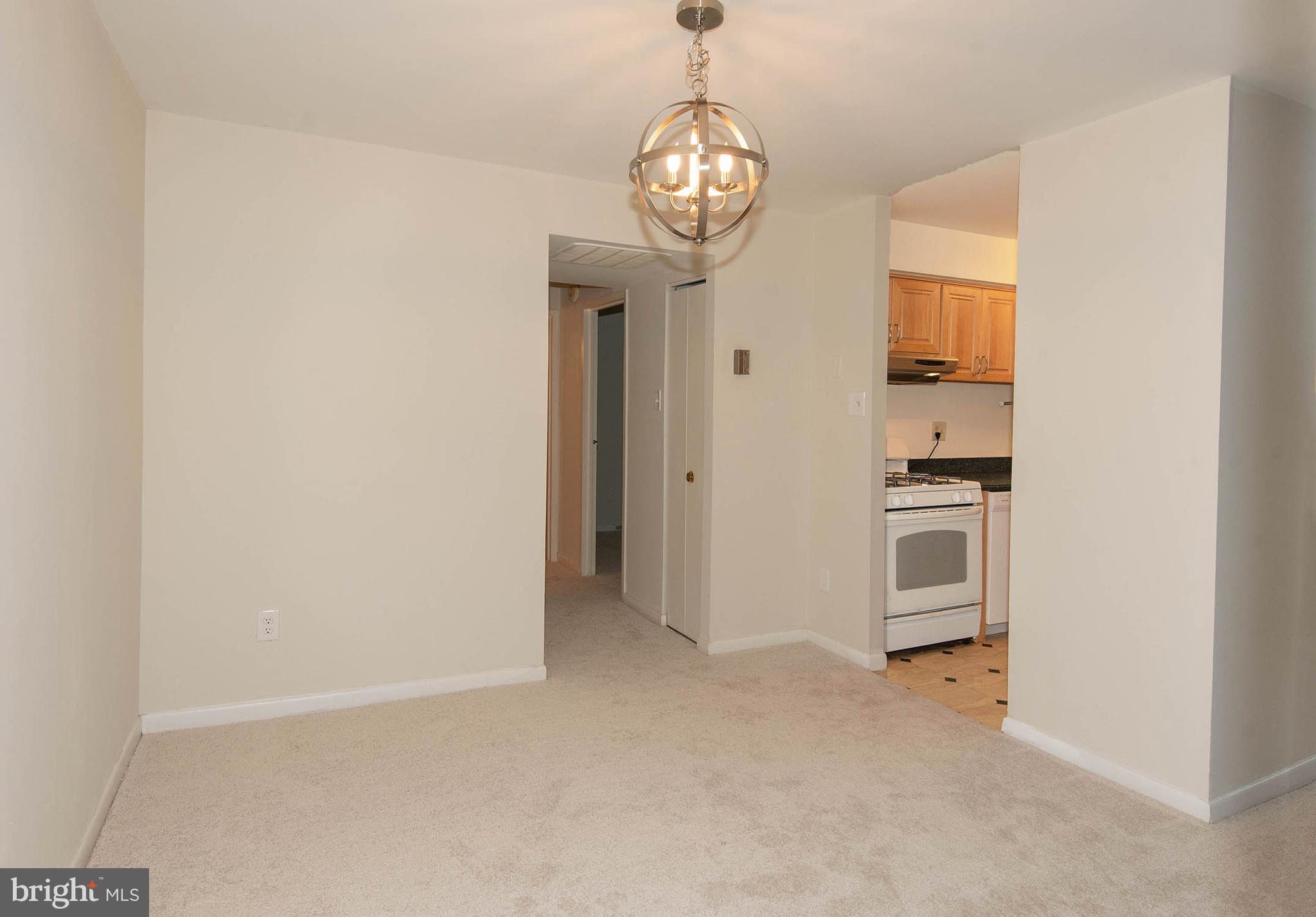 11204 Chestnut Grove Square, Unit 112043 Reston, VA 20190 - Photo 17 of 30 Dining room