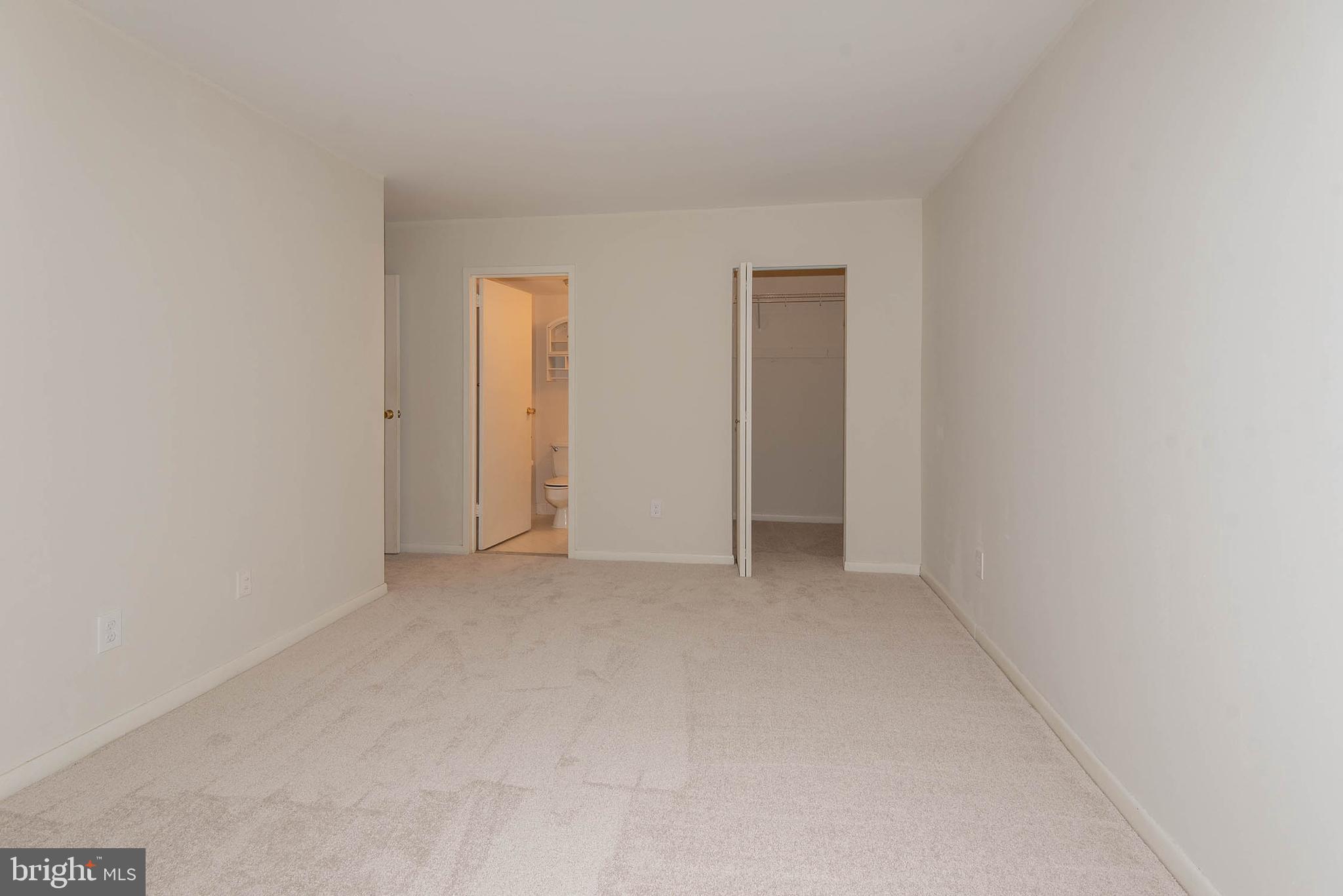 11204 Chestnut Grove Square, Unit 112043 Reston, VA 20190 - Photo 21 of 30 Primary bedroom
