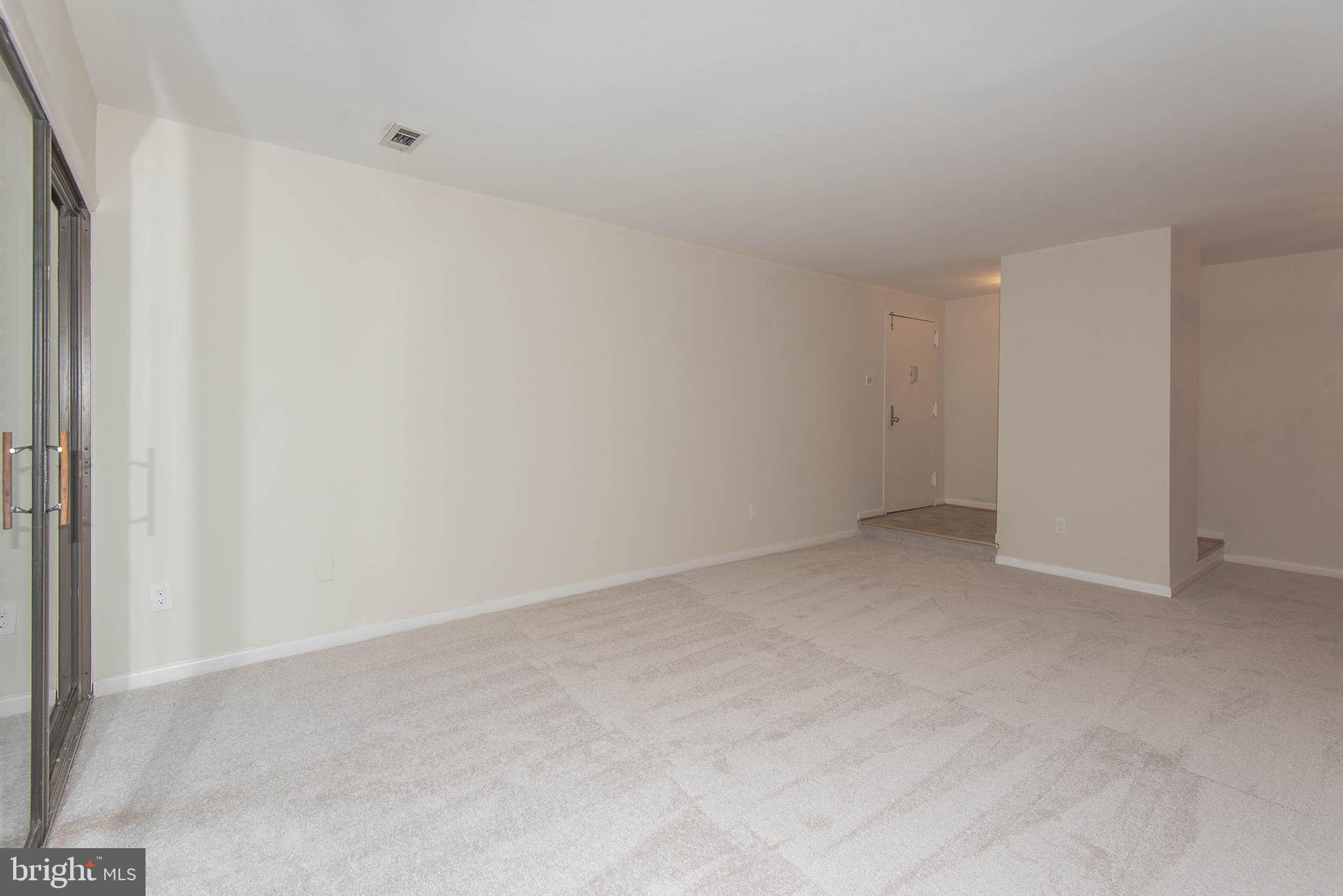 11204 Chestnut Grove Square, Unit 112043 Reston, VA 20190 - Photo 5 of 30 Living room