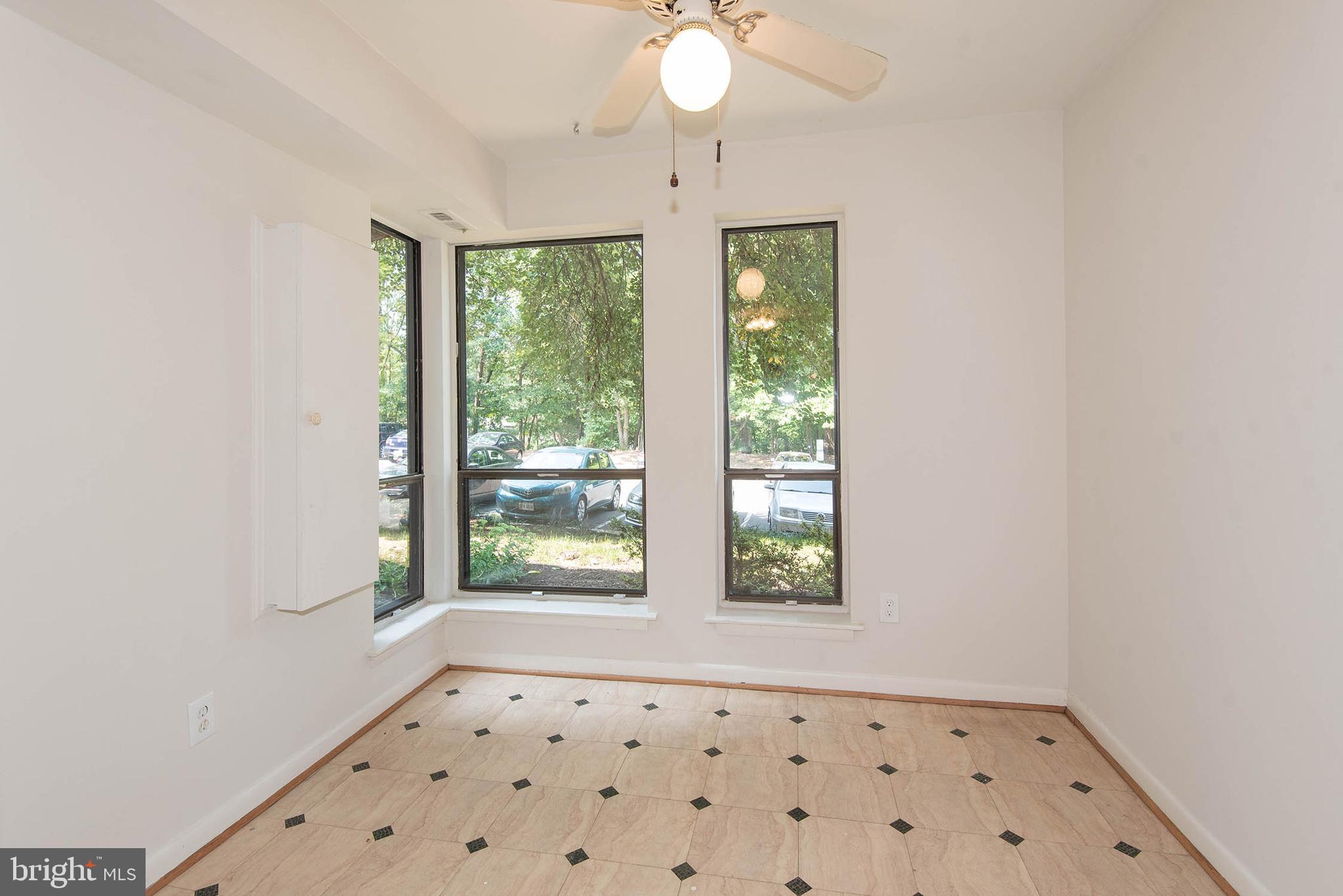11204 Chestnut Grove Square, Unit 112043 Reston, VA 20190 - Photo 8 of 30 Breakfast room