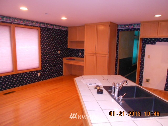 18205 132nd Place Southeast Renton, WA 98058 - Photo 5 of 15 Gallery Image 5