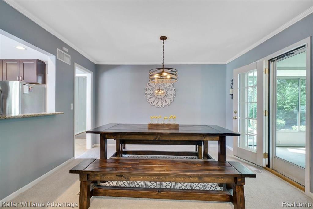 35984 Charter Crest Road Farmington Hills, MI 48335 - Photo 6 of 39