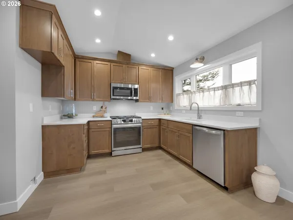 $1,795,000 | 143 West Tanana Avenue, Cannon Beach, OR 97110