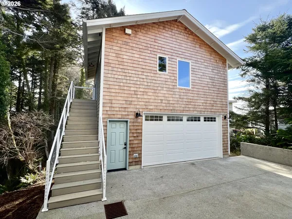 $1,795,000 | 143 West Tanana Avenue, Cannon Beach, OR 97110