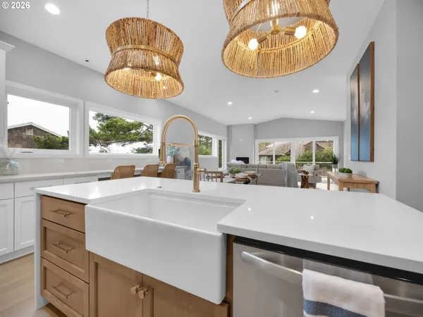 $1,795,000 | 143 West Tanana Avenue, Cannon Beach, OR 97110