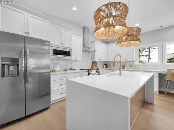 $1,795,000 | 143 West Tanana Avenue, Cannon Beach, OR 97110