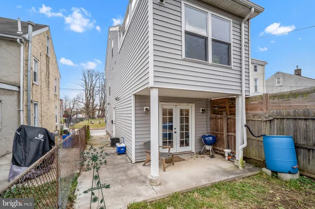 a view of a house with patio outdoor seating