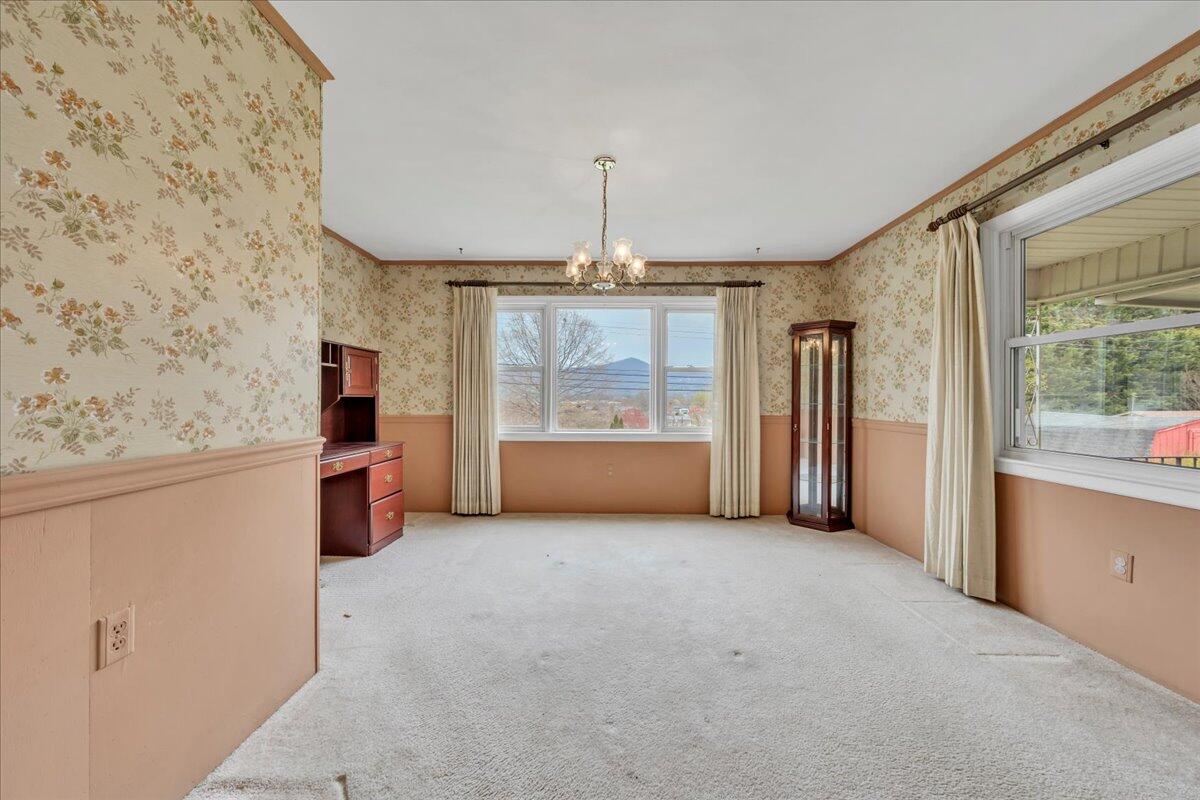 449 Cameron Drive Vinton, VA 24179 - Photo 12 of 39