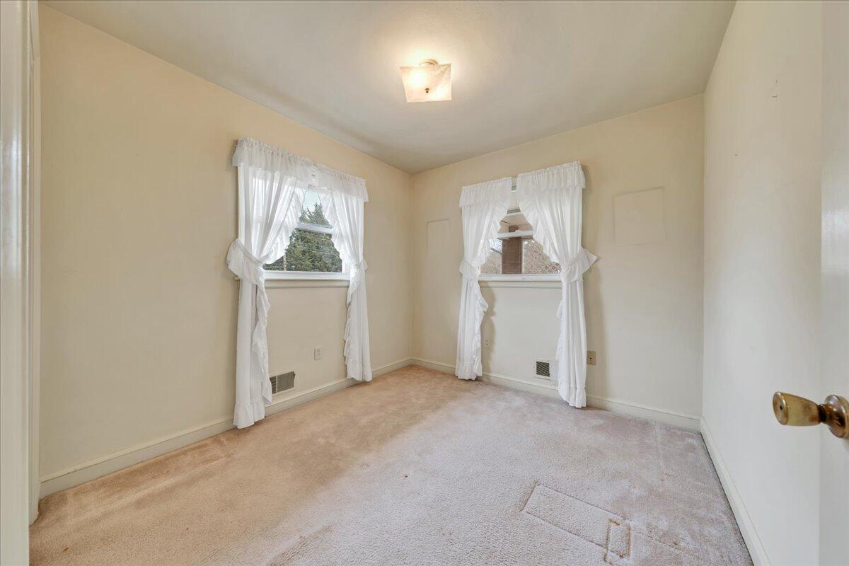 449 Cameron Drive Vinton, VA 24179 - Photo 21 of 39 an empty room with windows