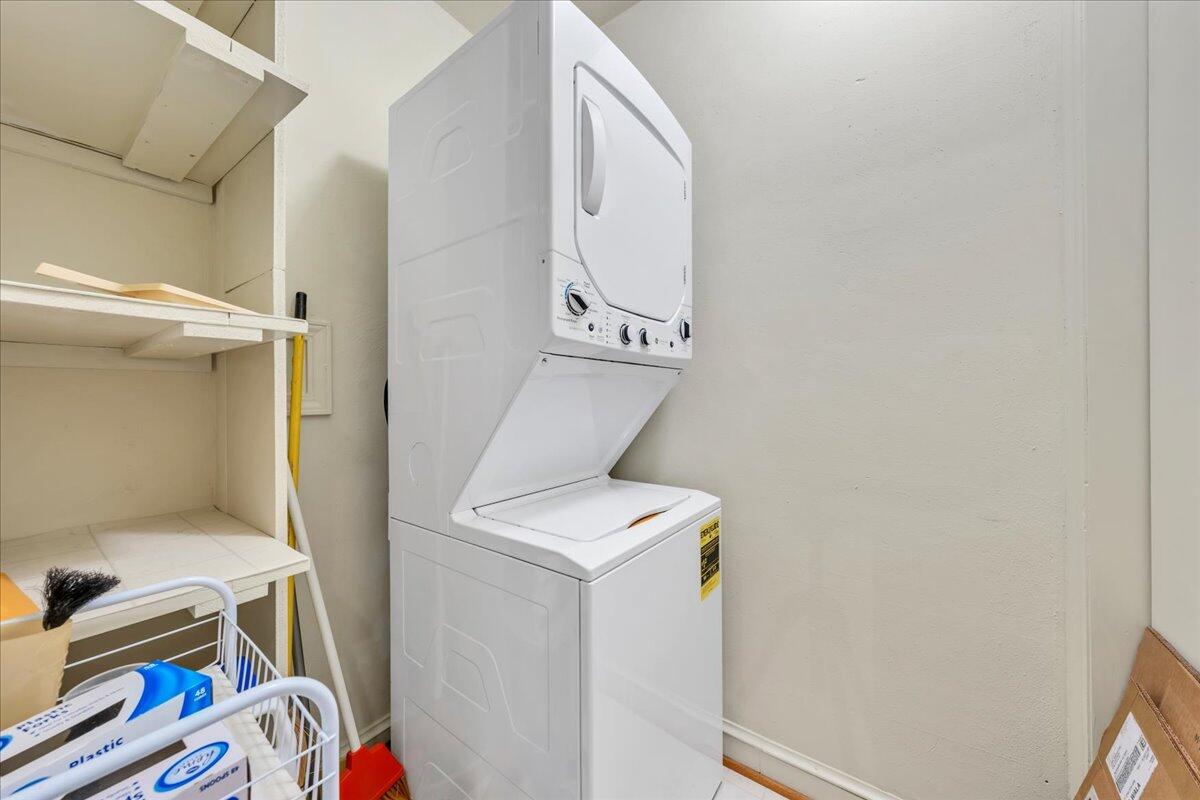 449 Cameron Drive Vinton, VA 24179 - Photo 24 of 39 a bathroom with a toilet and a mirror