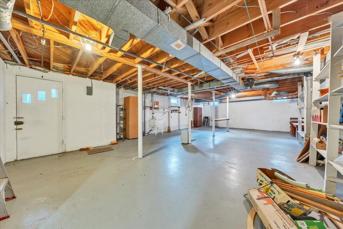 449 Cameron Drive Vinton, VA 24179 - Photo 29 of 39 a view of a room with gym equipment