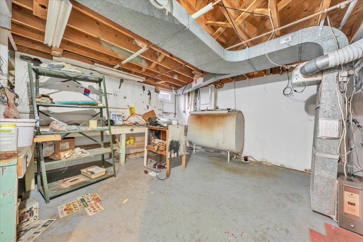 449 Cameron Drive Vinton, VA 24179 - Photo 31 of 39 a view of a room with gym equipment