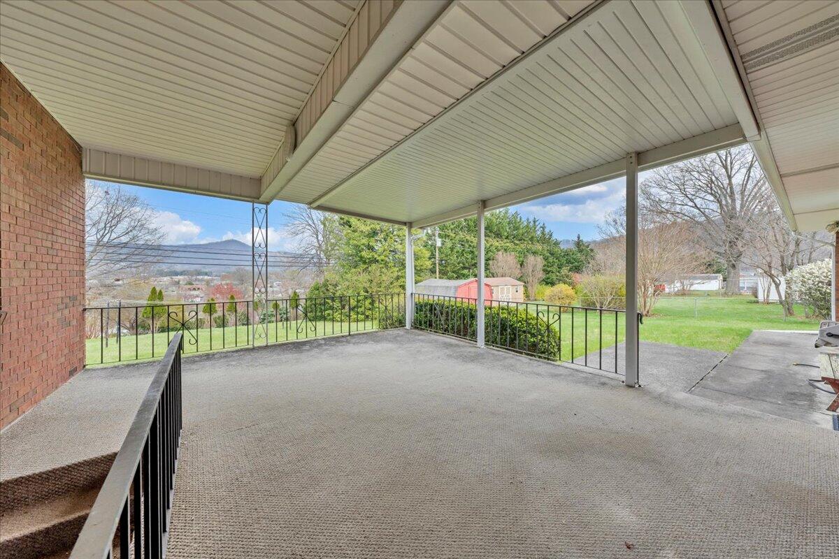 449 Cameron Drive Vinton, VA 24179 - Photo 33 of 39 a view of a backyard with garden