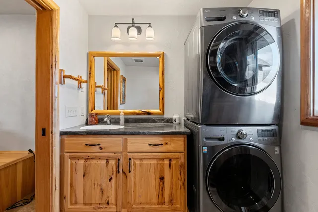 $1,842,775 | N8481 Town Hall Road, Black Creek, WI 54106