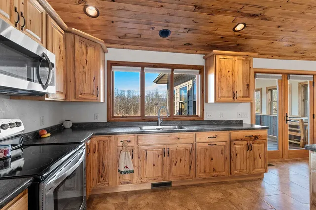 $1,842,775 | N8481 Town Hall Road, Black Creek, WI 54106