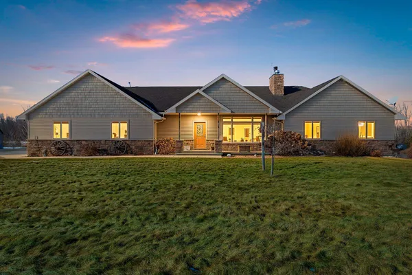 $1,842,775 | N8481 Town Hall Road, Black Creek, WI 54106