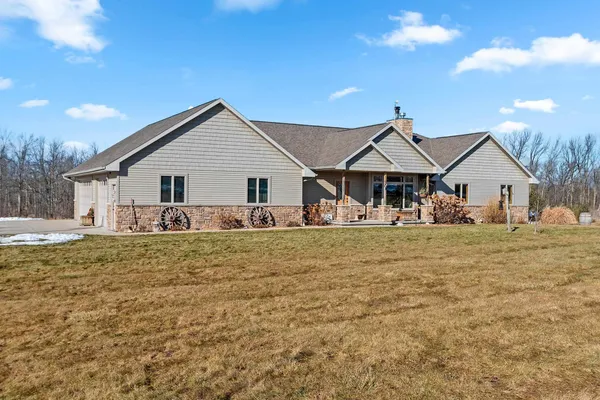 $1,842,775 | N8481 Town Hall Road, Black Creek, WI 54106