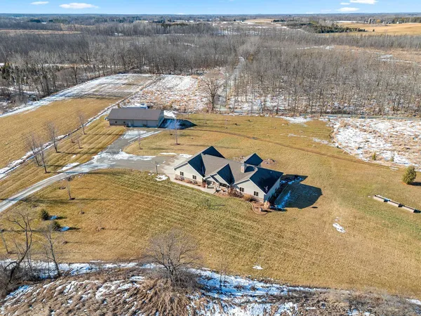 $1,842,775 | N8481 Town Hall Road, Black Creek, WI 54106
