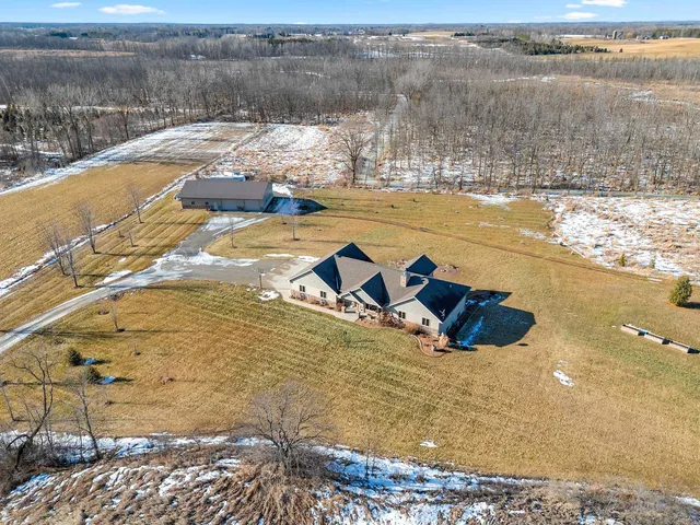 $1,842,775 | N8481 Town Hall Road, Black Creek, WI 54106