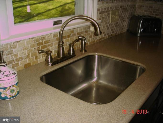 11 Bee Tree Road Parkton, MD 21120 - Photo 10 of 30 Corian countertop w/deep stainless steel sink