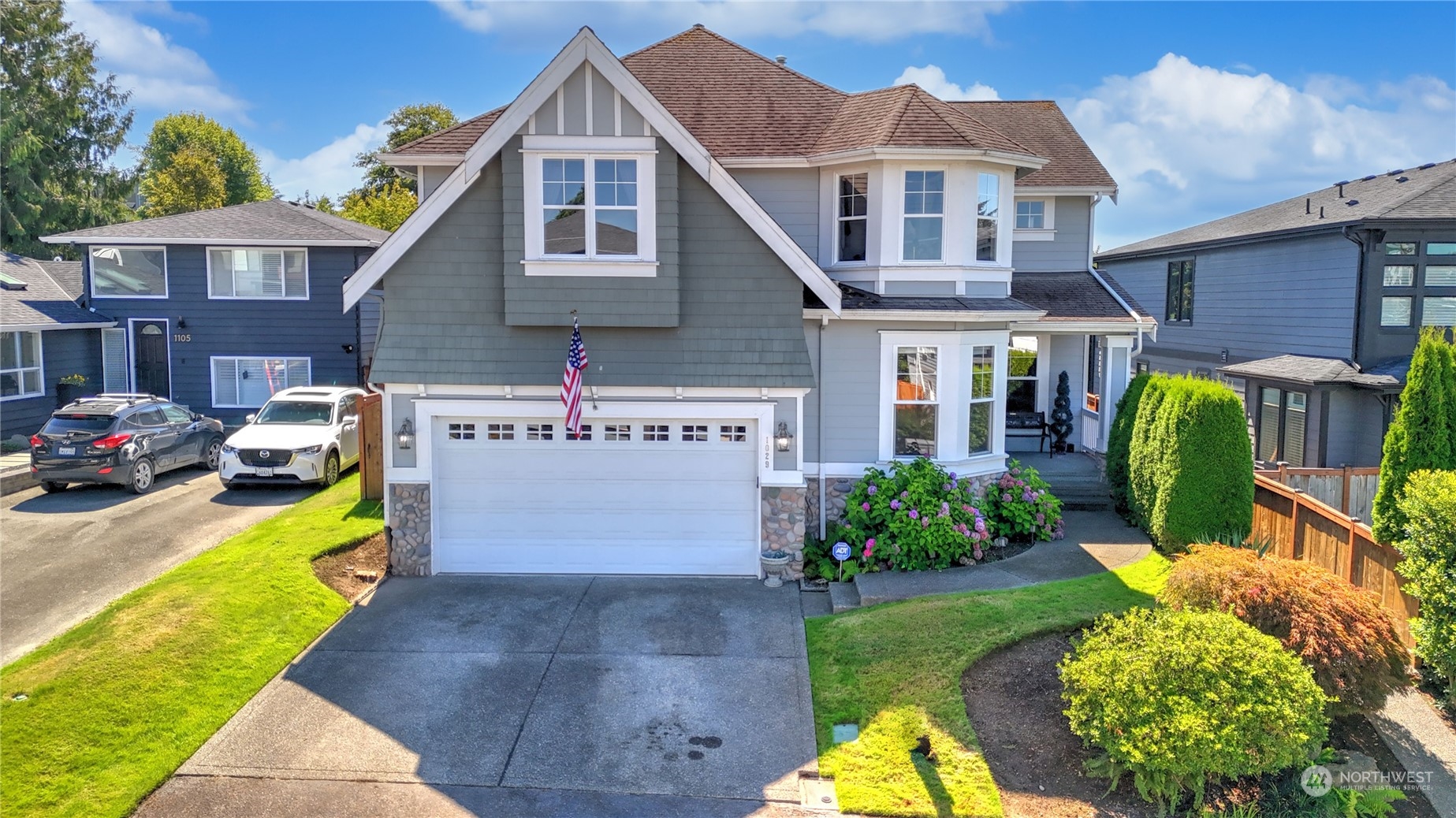1029 North 34th Street Renton, WA 98056 - Photo 1 of 39 a front view of a house with garden