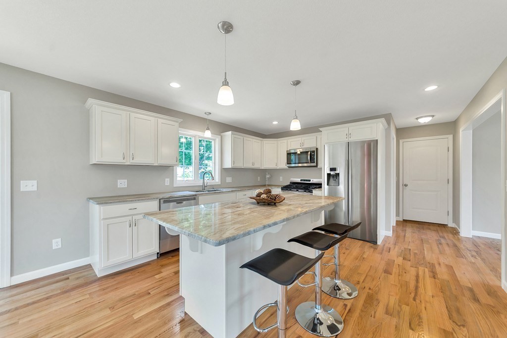 289 Gilbert Avenue Springfield, MA 01119 - Photo 3 of 17