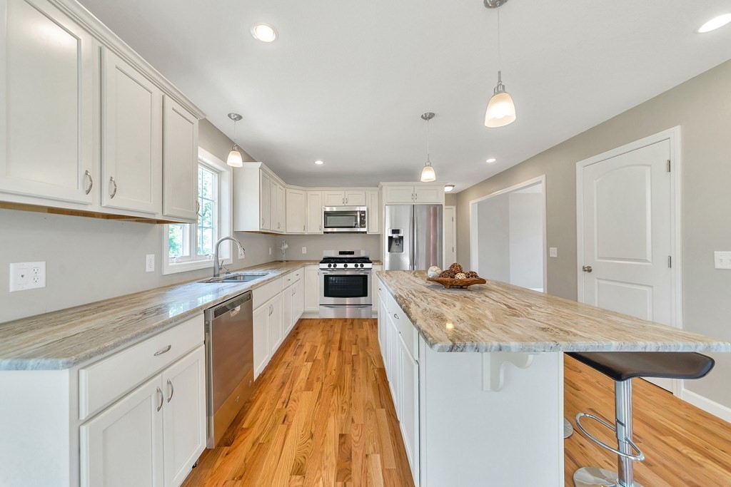 289 Gilbert Avenue Springfield, MA 01119 - Photo 4 of 17