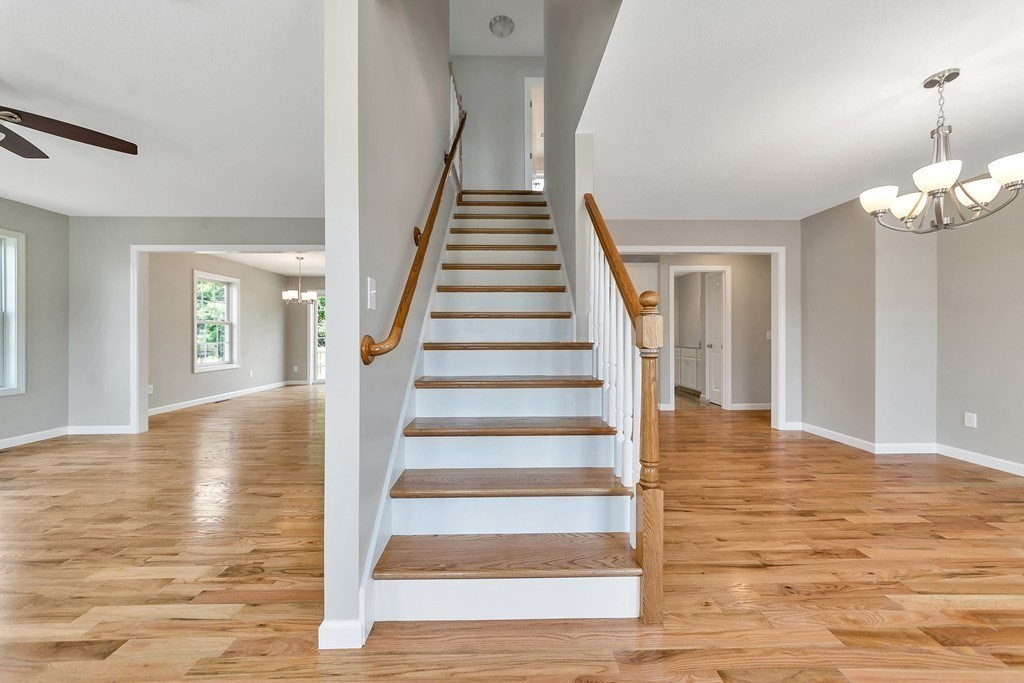 289 Gilbert Avenue Springfield, MA 01119 - Photo 8 of 17