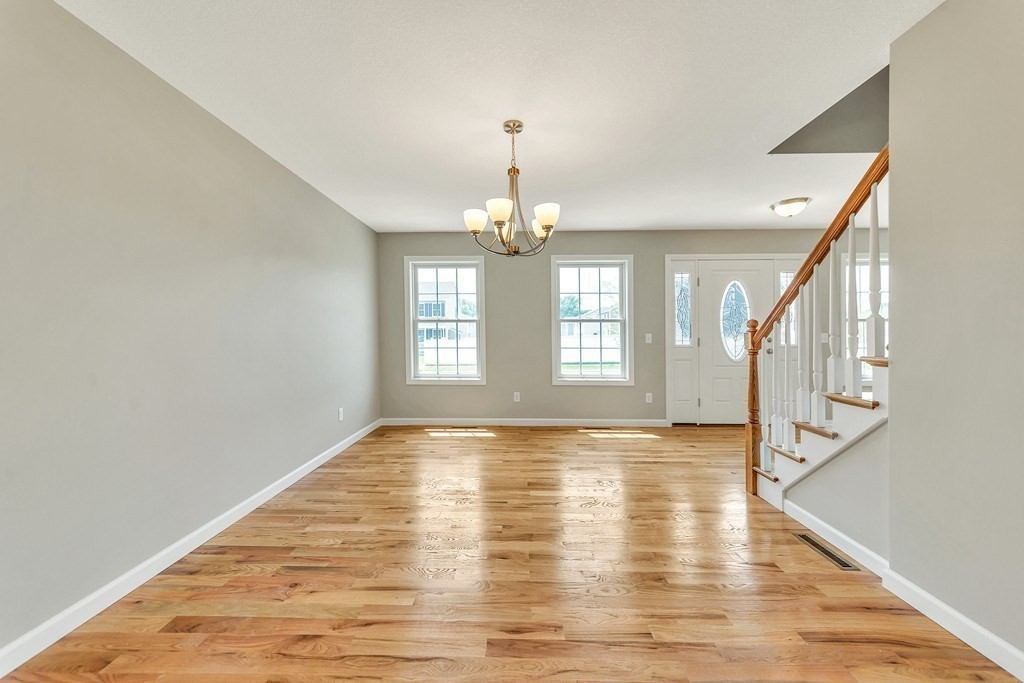 289 Gilbert Avenue Springfield, MA 01119 - Photo 9 of 17
