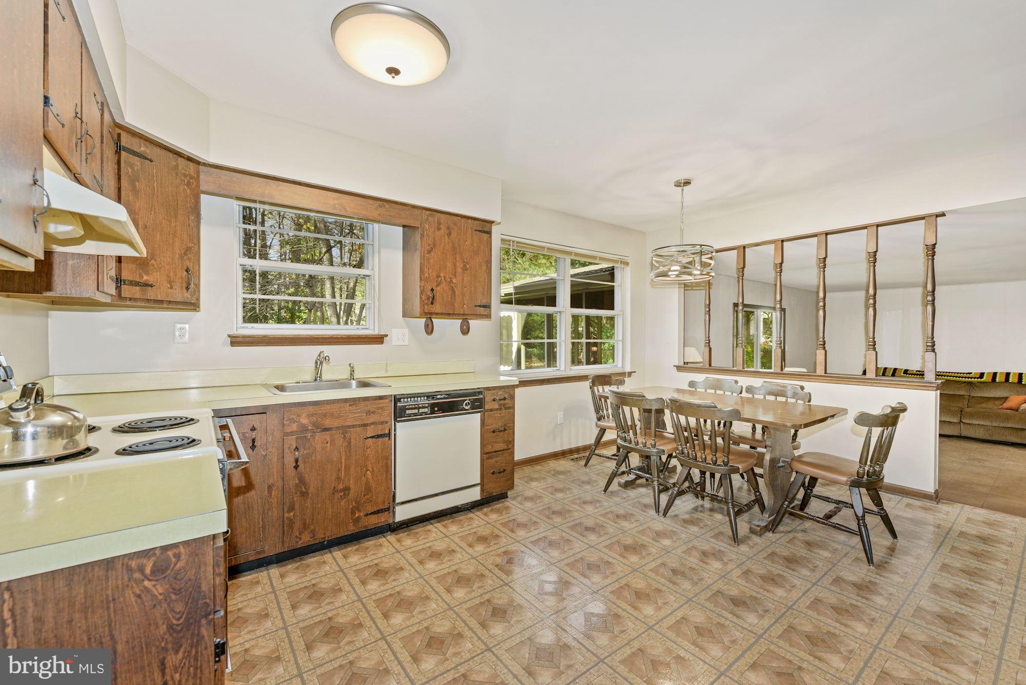 122 Heath Road Medford, NJ 08055 - Photo 9 of 43 Gallery Image 9