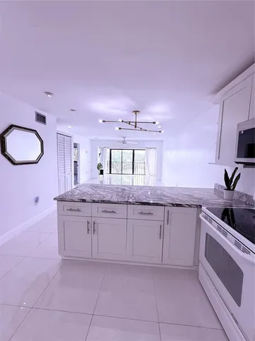 $2,295 | 4272 Deste Court, Unit 308, Lake Worth, FL 33467