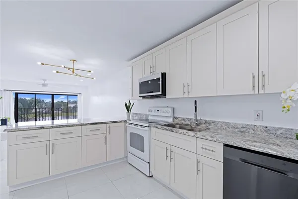 $2,295 | 4272 Deste Court, Unit 308, Lake Worth, FL 33467