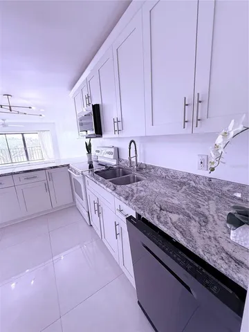 $2,295 | 4272 Deste Court, Unit 308, Lake Worth, FL 33467