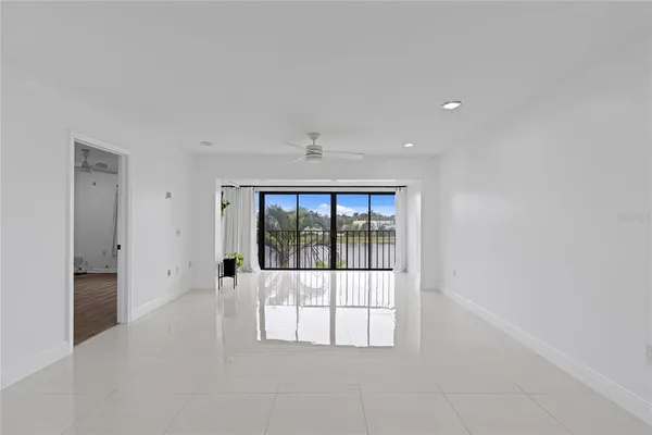 $2,295 | 4272 Deste Court, Unit 308, Lake Worth, FL 33467