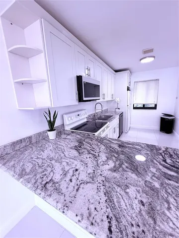 $2,295 | 4272 Deste Court, Unit 308, Lake Worth, FL 33467