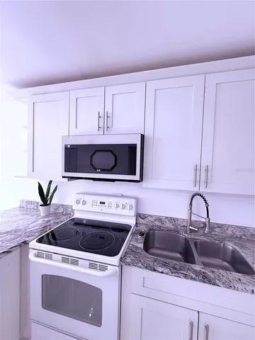 $2,295 | 4272 Deste Court, Unit 308, Lake Worth, FL 33467