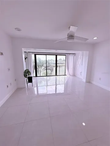 $2,295 | 4272 Deste Court, Unit 308, Lake Worth, FL 33467