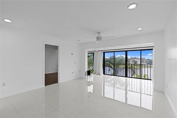 $2,295 | 4272 Deste Court, Unit 308, Lake Worth, FL 33467