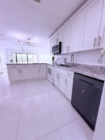 $2,295 | 4272 Deste Court, Unit 308, Lake Worth, FL 33467