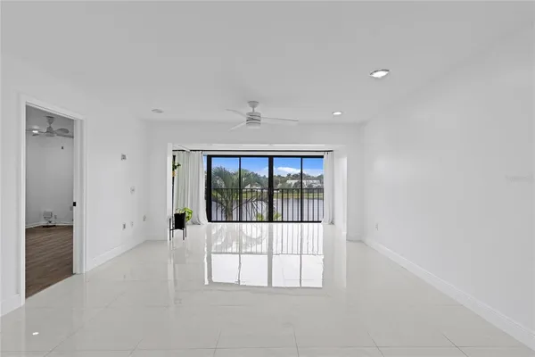 $2,295 | 4272 Deste Court, Unit 308, Lake Worth, FL 33467